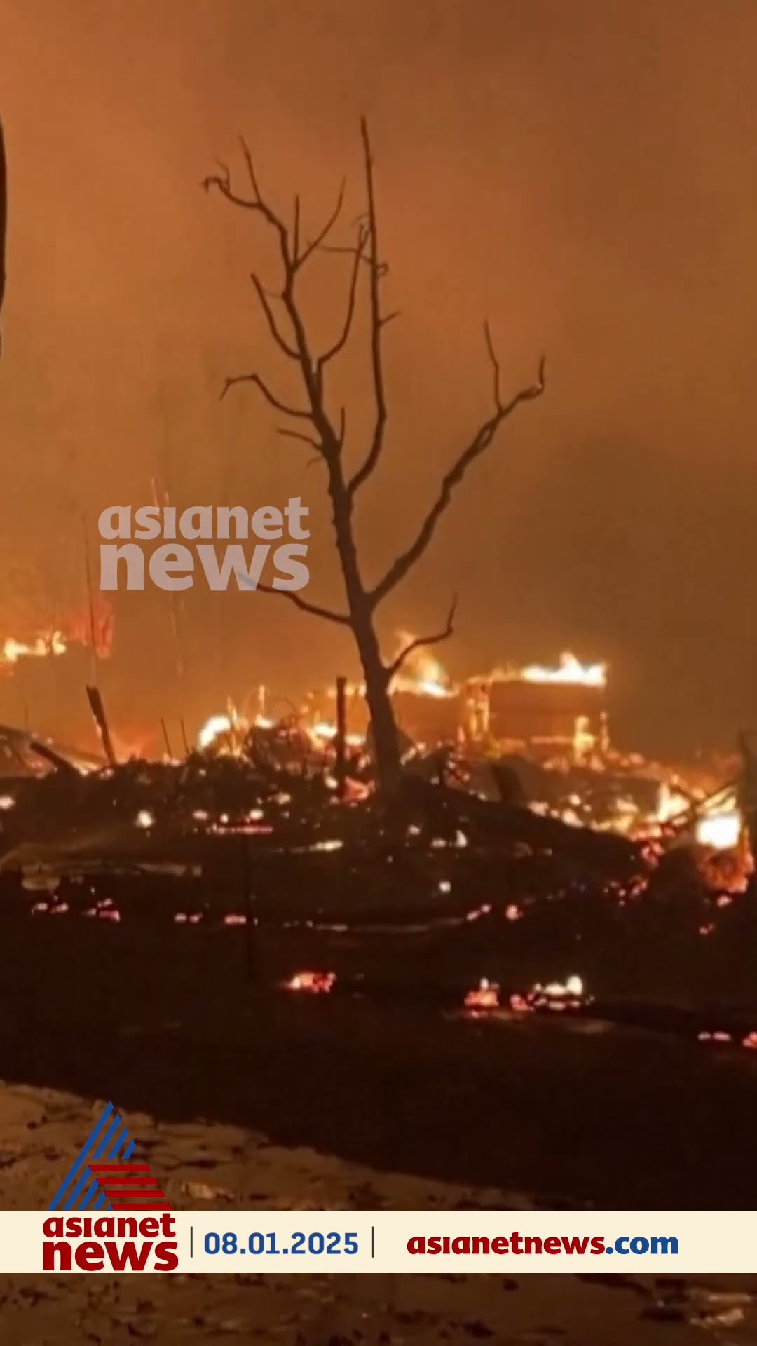 കാലിഫോർണിയയിലെ പസഡെനയിൽ ആളിപ്പടർന്ന കാട്ടുതീയിൽ കത്തിയമരുന്ന വീടുകൾ