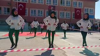 Yunus Emre Okulundan Ella Ella Gösterisi