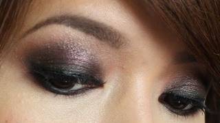 Kardashians Inspired Smokey Eyes Tutorial
Connect with me:
˙·٠•●●•٠·˙ ♥˙·٠•●●•٠·˙ ♥˙·٠•●●•٠·˙ ♥˙·٠•●●•٠·˙ ♥˙·٠•●●•٠·˙
♥ Blog: http://www.justBebexo.com
♥ Instagram: http://instagram.com/neebebe
♥ Twitter: http://twitter.com/justBebexo
♥ Facebook: http://facebook.com/justBebexo
♥ Google+: http://google.com/+Bebexo
˙·٠•●●•٠·˙ ♥˙·٠•●●•٠·˙ ♥˙·٠•●●•٠·˙ ♥˙·٠•●●•٠·˙ ♥˙·٠•●●•٠·˙
*PS- I didnt cut my hair, my longer layers are at the back ;)
♥ Makeup brushes used in this video: http://tinyurl.com/probrushes
♥ Products Used:
NYX Jumbo eye pencil in Iced Mocha
BHcosmetics 120 Eyeshadow Palette 3rd Edition (Black, Burgundy, Brown, Champange)
Urban Decay 24/7 Pencil
Maybelline Line Stiletto Eyeliner
Lancome Hypnose Mascara
Fake Eyelashes (box of 10)
ModLash Lashgrip Adhesive Dark Tone
FACE:
Hard Candy Glamoflauge Concealer in Medium
Maybelline Dream Matte Powder in Medium Honey
LOreal True Match Blush in Barely Blushing
LIPS:
Rimmel Moisture Renew Lipstick in Nude Delight
NYX Lipgloss in Smokey Look
Nail polish: OPI - Dulce de leche
♥ BHCosmetics website: http://bhcosmetics.com
http://facebook.com/bhcosmetics
http://twitter.com/bhcosmetics
*I purchased everything but the 120 Eyeshadow Palette which was sent to me last Christmas. All opinions expressed in this video are solely mine.
Sponsored via MyLikes Network. Kardashians Inspired Smokey Eyes Tutorial