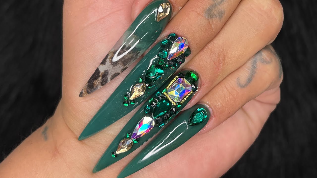 Quick watch me work nail video