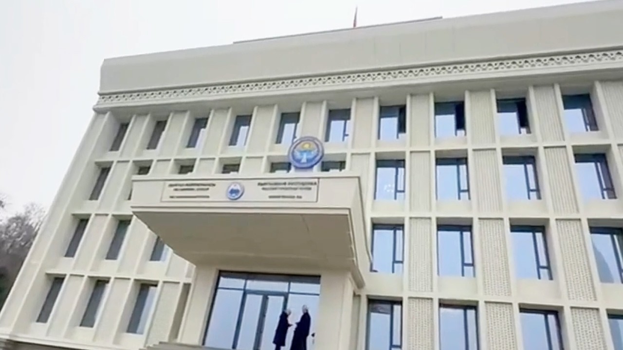 Ош мэриясынын имаратындагы оңдоо иштери токтотулду