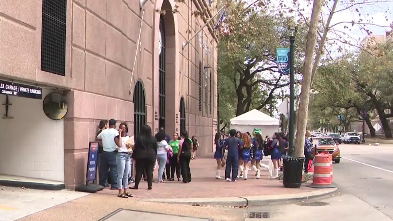 University of Houston-Downtown students step out of classroom and into voting polls
