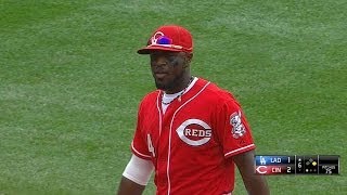 LAD@CIN: Phillips fields grounder, exits game later
