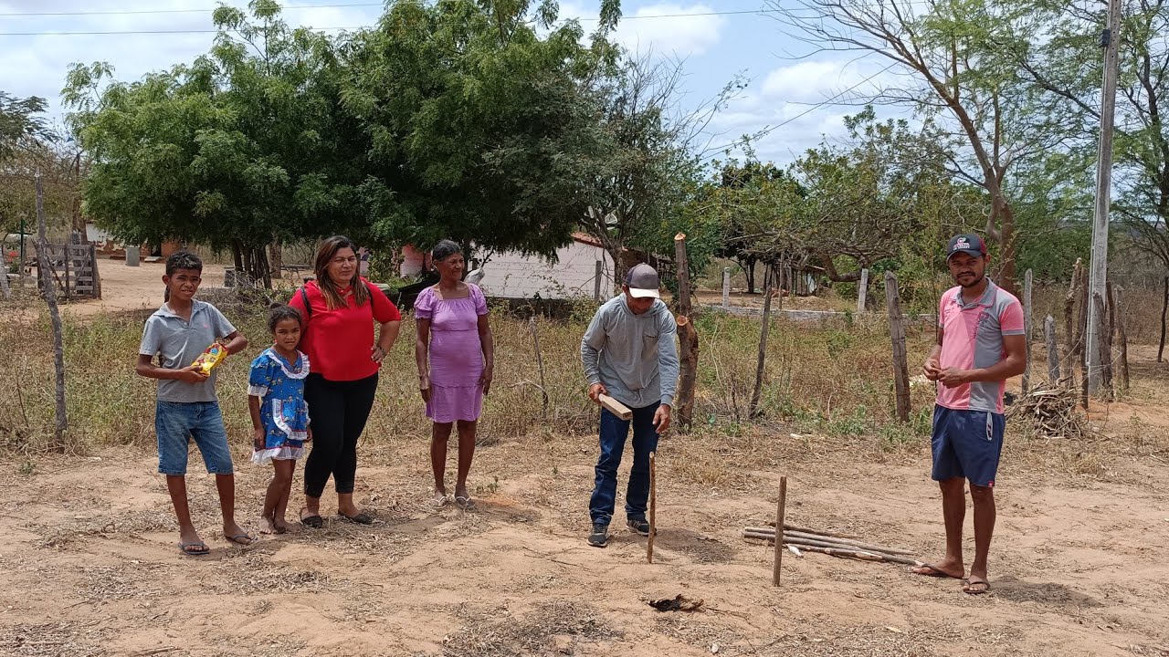 O pedreiro marcou banheiro da dona kinôr.