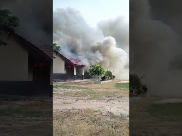 Kebakaran menghanguskan SD Negeri 1 Batang Hari, Kabupaten Tulang Bawang, pada Senin (27/7)