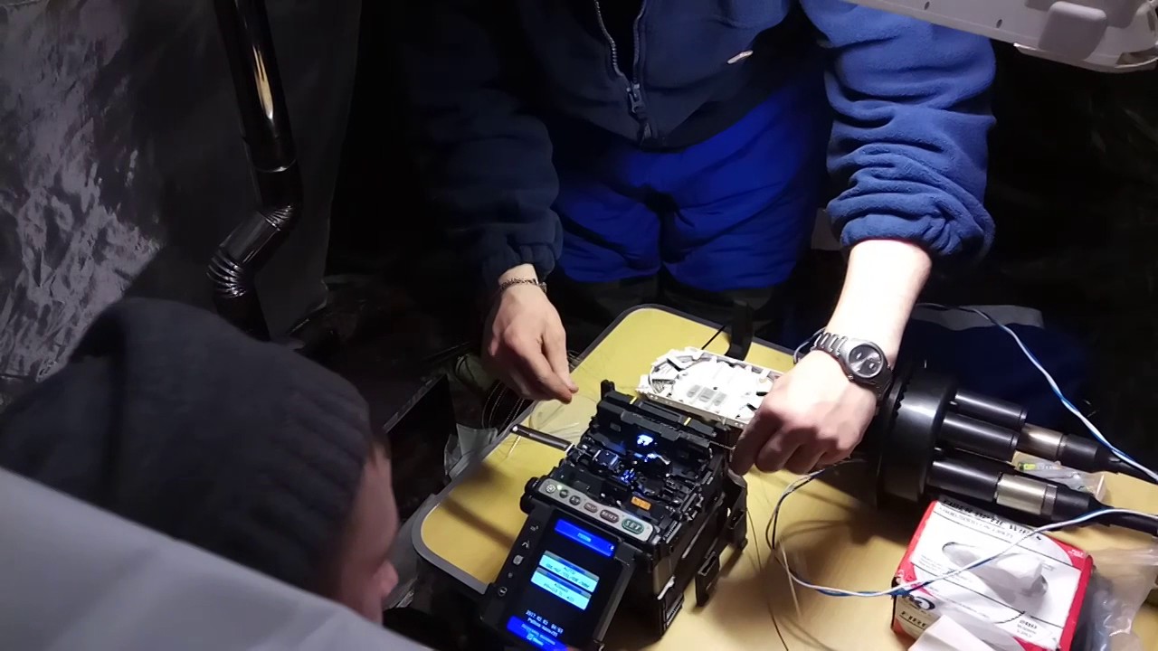 Сварка оптического кабеля сотрудниками ГУП НАО \"НКЭС\" - YouTube