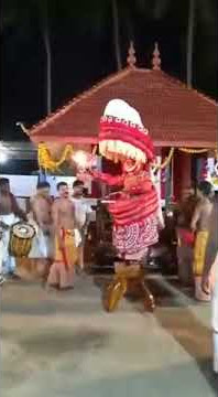 Vayanatukulavan daivam mudathi kaavu alavil