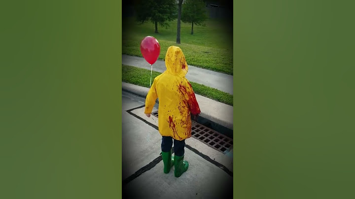 Pennywise it 2017 Georgie with bitten off arm