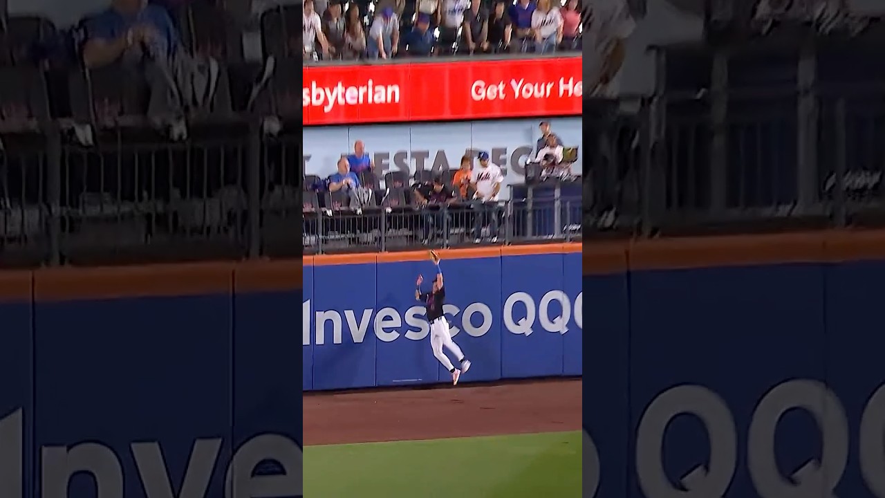 A.J. Ewing makes the catch at the wall! 🔥