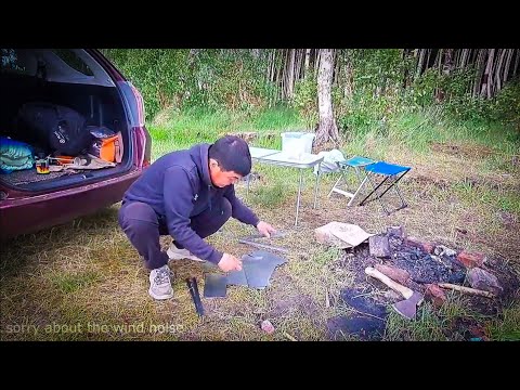 Видео: Solo camping on the lake with heavy rain | chicken wings on the grill