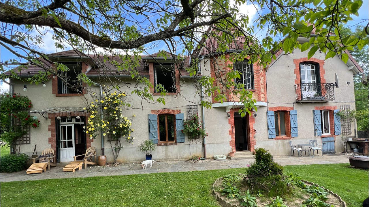 274,900€ Cromac, Haute Vienne. Stunning 4 bedroom country house in wonderful parkland gardens.