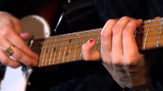 Anna Calvi is playing &#39;Suzanne &amp; I&#39; - NME Basement Session