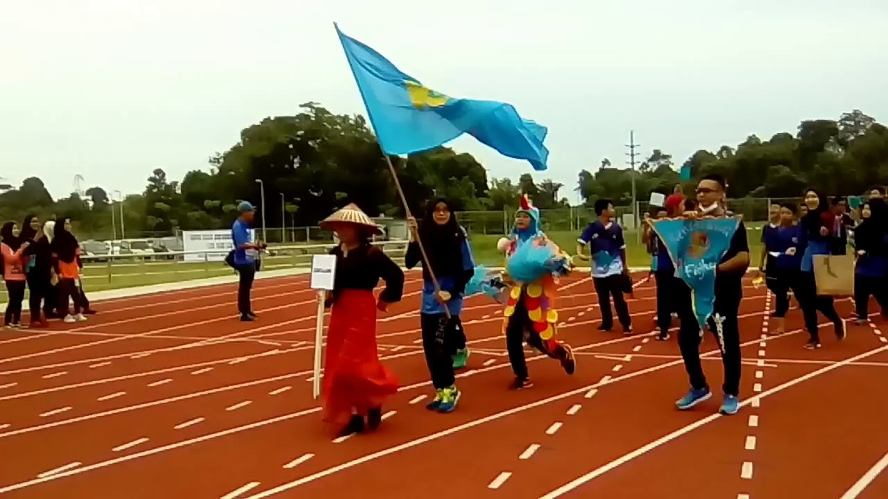 Smk Three Rivers Sukan Tahunan SMK 3 Rivers,Mukah ..Rumah sukan Kenyalang(biru) n ...