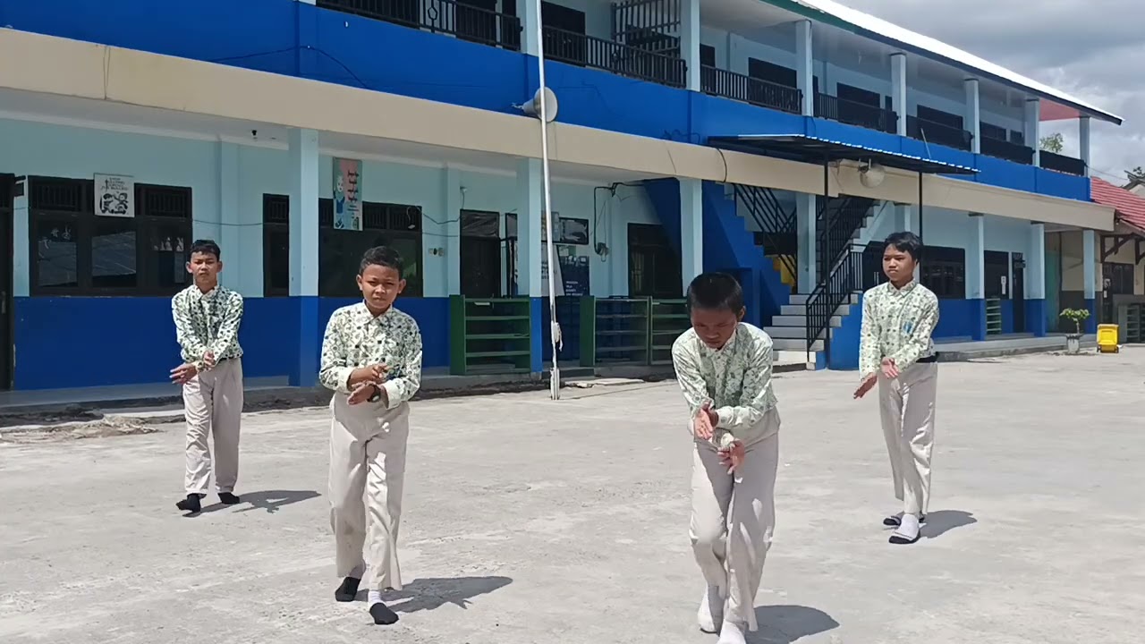 Tari Tor-Tor Tugas SBdP Kelas VI B