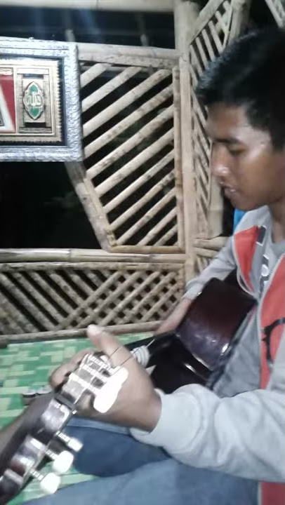Edhina abhekalan - vokalis pakem lagu madura