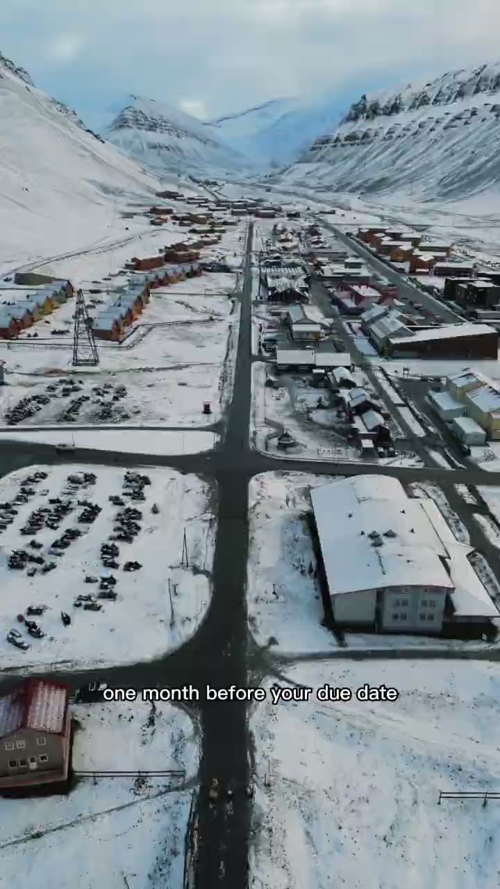 A walk around town - Longyearbyen