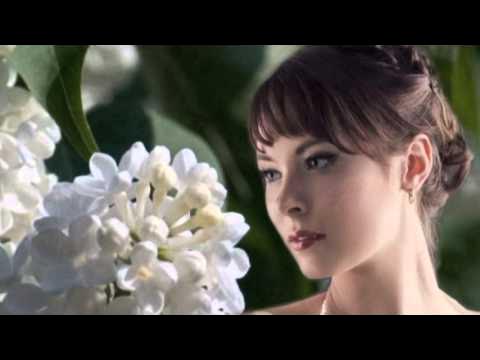 Фотосессия с белой сиренью. Аршавин белая сирень песня. Фотосессия с белой сиренью. Аршавин белая сирень песня. Белая сирень королева и началова.