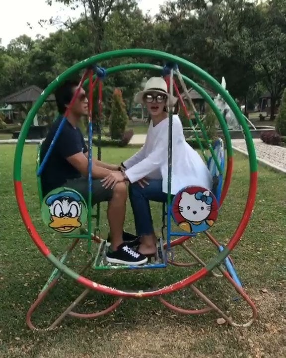 Kemesraan Luna Maya dan Reino Barack di Yogyakarta