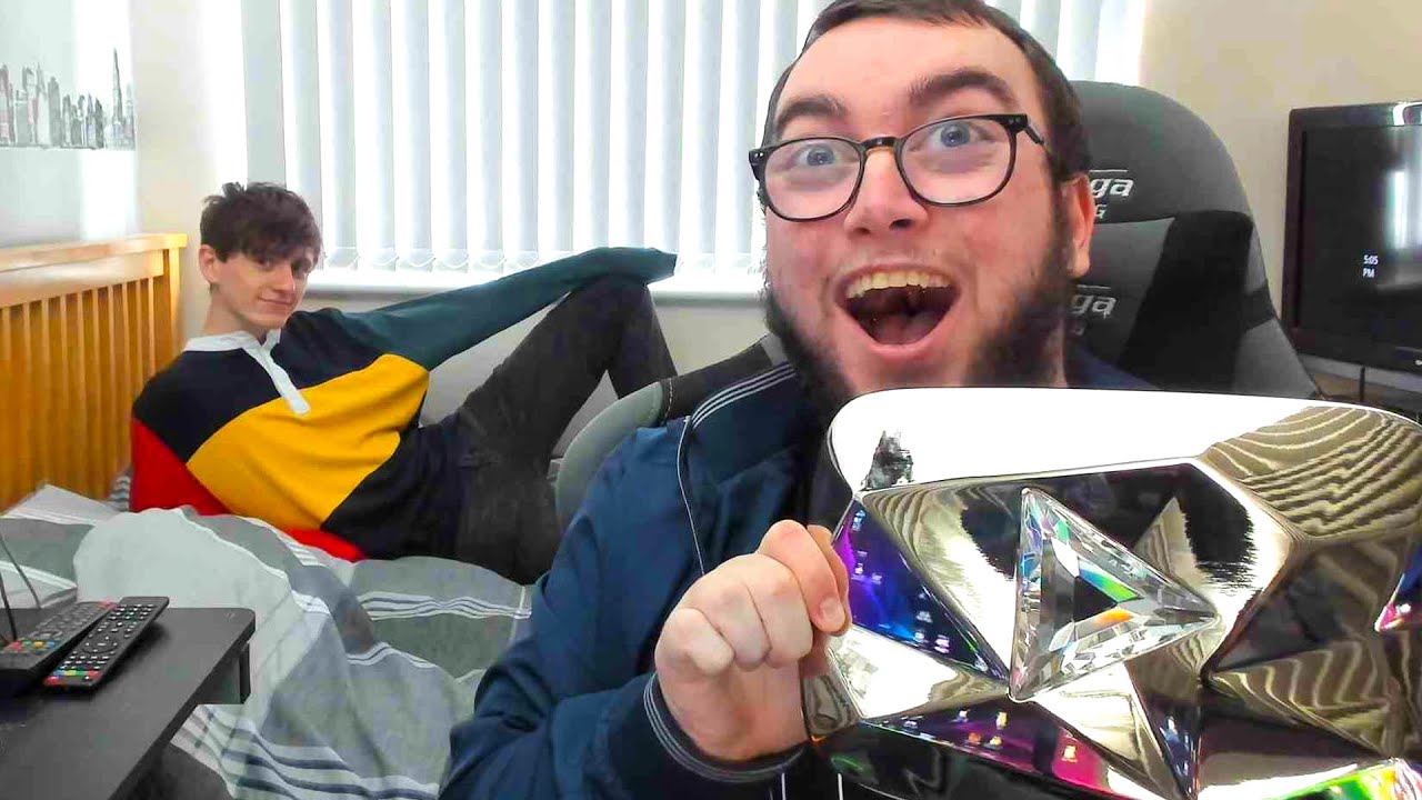 I'M GETTING MY OWN PLAY BUTTON!!