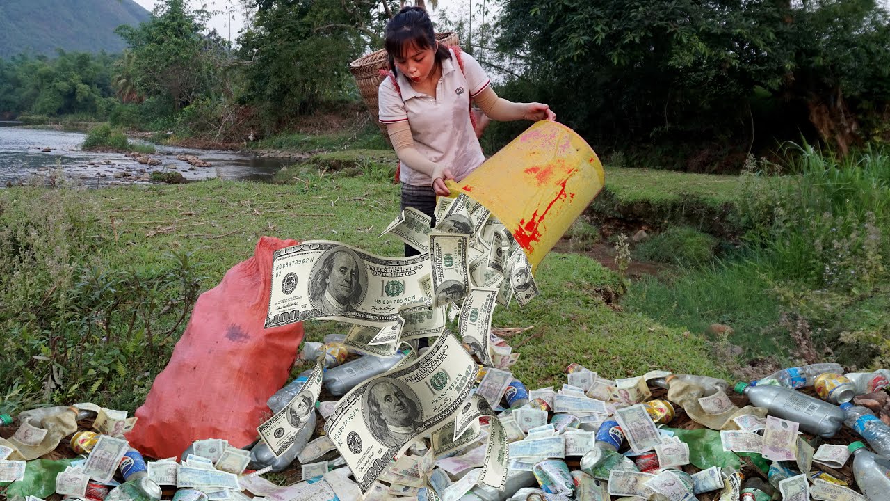 Poor girl Hana was lucky to pick up a plastic pot containing a lot of money / Collecting scrap