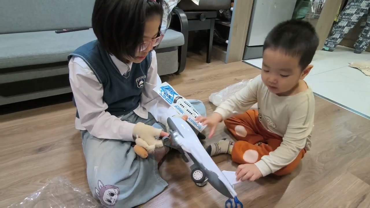 Mít unbox máy bay khổng lồ 