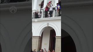 Polémica en Jalisco: Niño salta de balcón envuelto como Juan Escutia