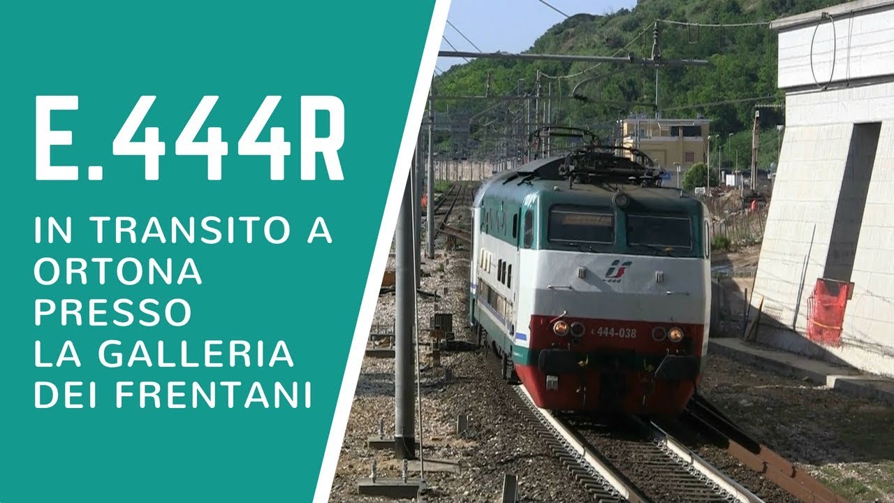 E.444R.038 in corsa nella stazione di Ortona