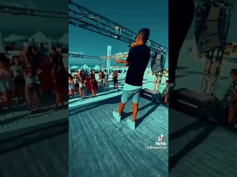 حالات واتس عصام صاصا ينور عيني ف حضنك نفسي تخديني