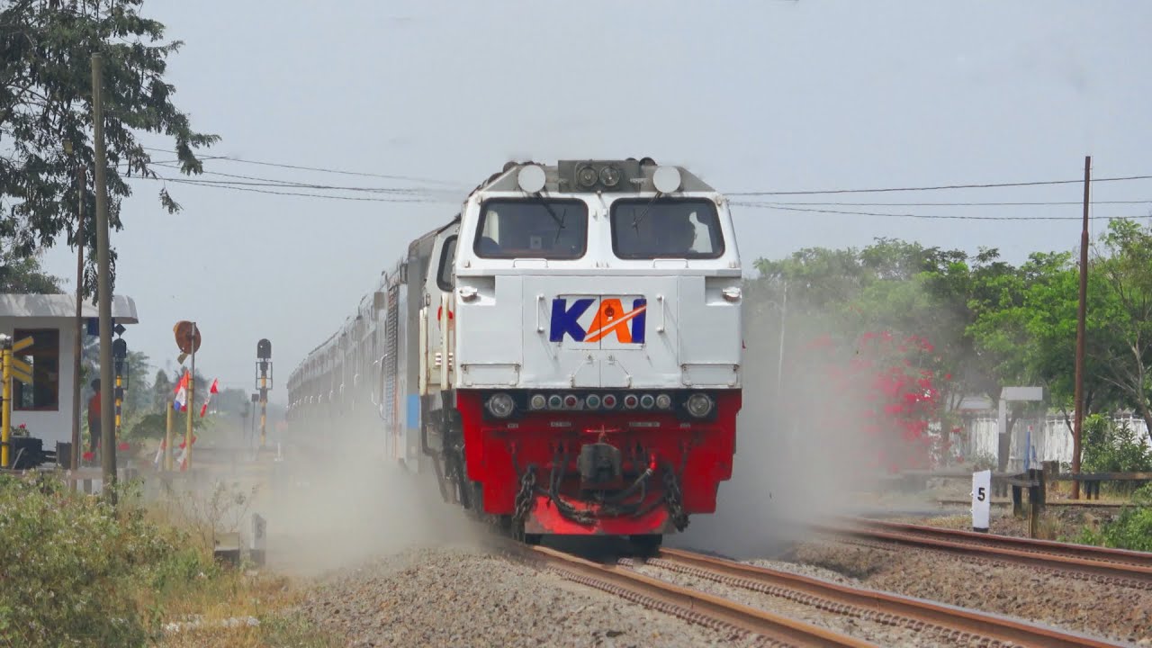 KERETA ELIT NGEBUT TOP SPEED‼️ MENEMUKAN BANYAK KERETA API NGEBUT PARAH DI TRACK LURUS