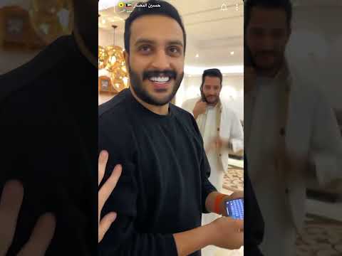 حسين النصار يمازح ابنه علي النصار الورد من وين توهق