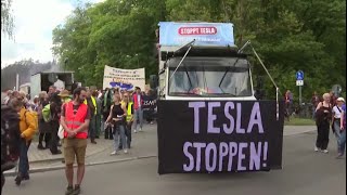 Больше Тысячи Экоактивистов Вышли На Протесты В Берлине