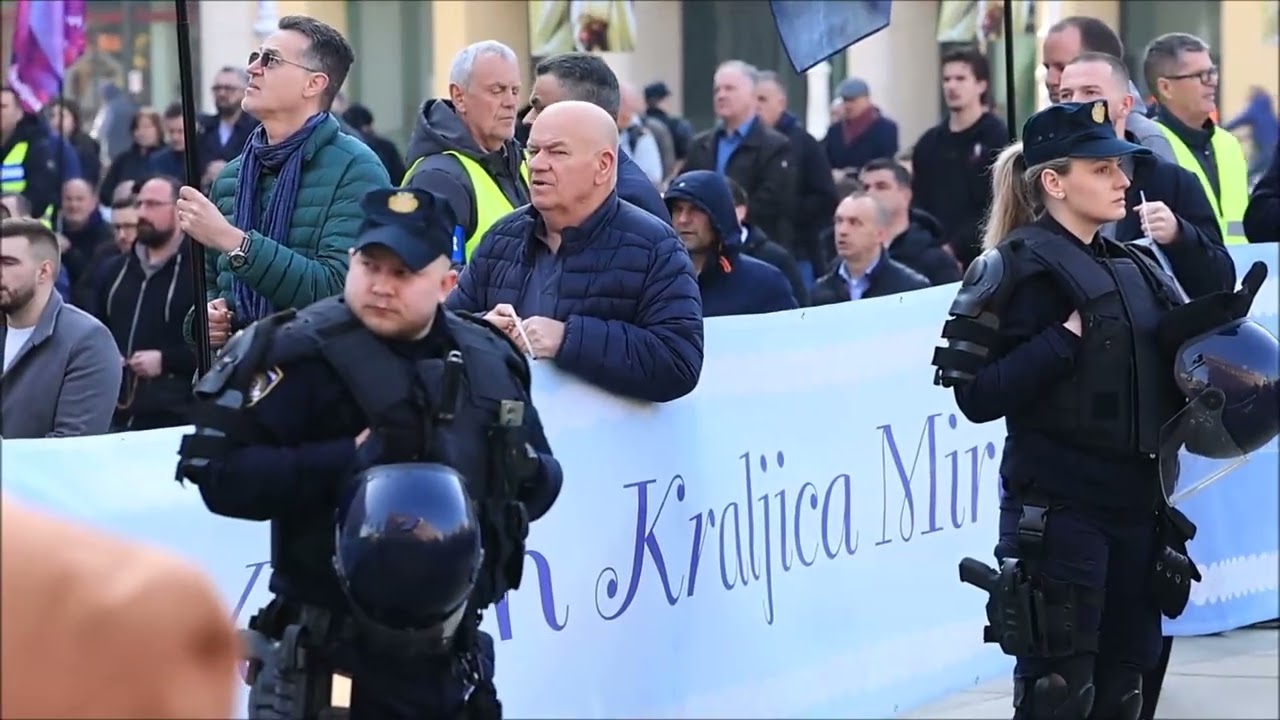 Molitelji i prosvjedni skup na glavnom zagrebačkom trgu