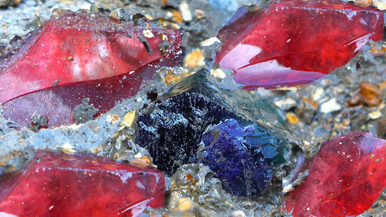 Uncovering the Mysterious World: A Rural Boy Discovered a Magical Crystal Treasure in a Mine