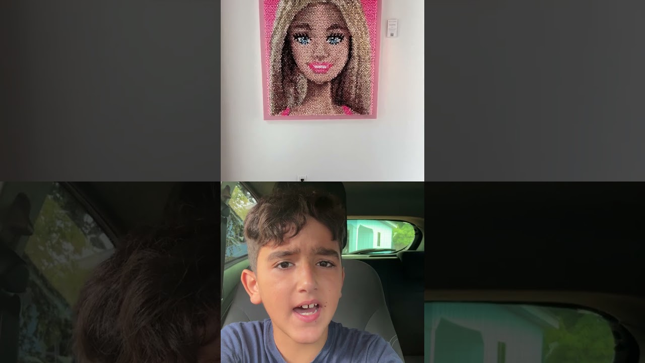 O quadro da barba é feita de batom! 