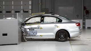 2013 Volkswagen Jetta sedan driver-side small overlap IIHS crash test