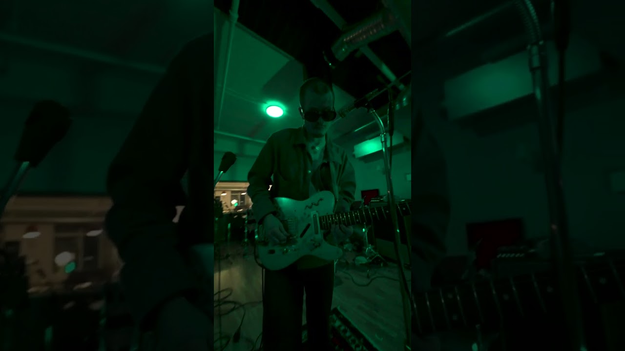 MAGNUS BERG - Let Me Down Easy // LIVE from Studio Paradiso 