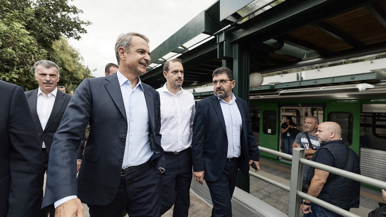Δήλωση Κυριάκου Μητσοτάκη μετά το δρομολόγιο με τον πρώτο ανακατασκευασμένο συρμό του Ηλεκτρικού – Video