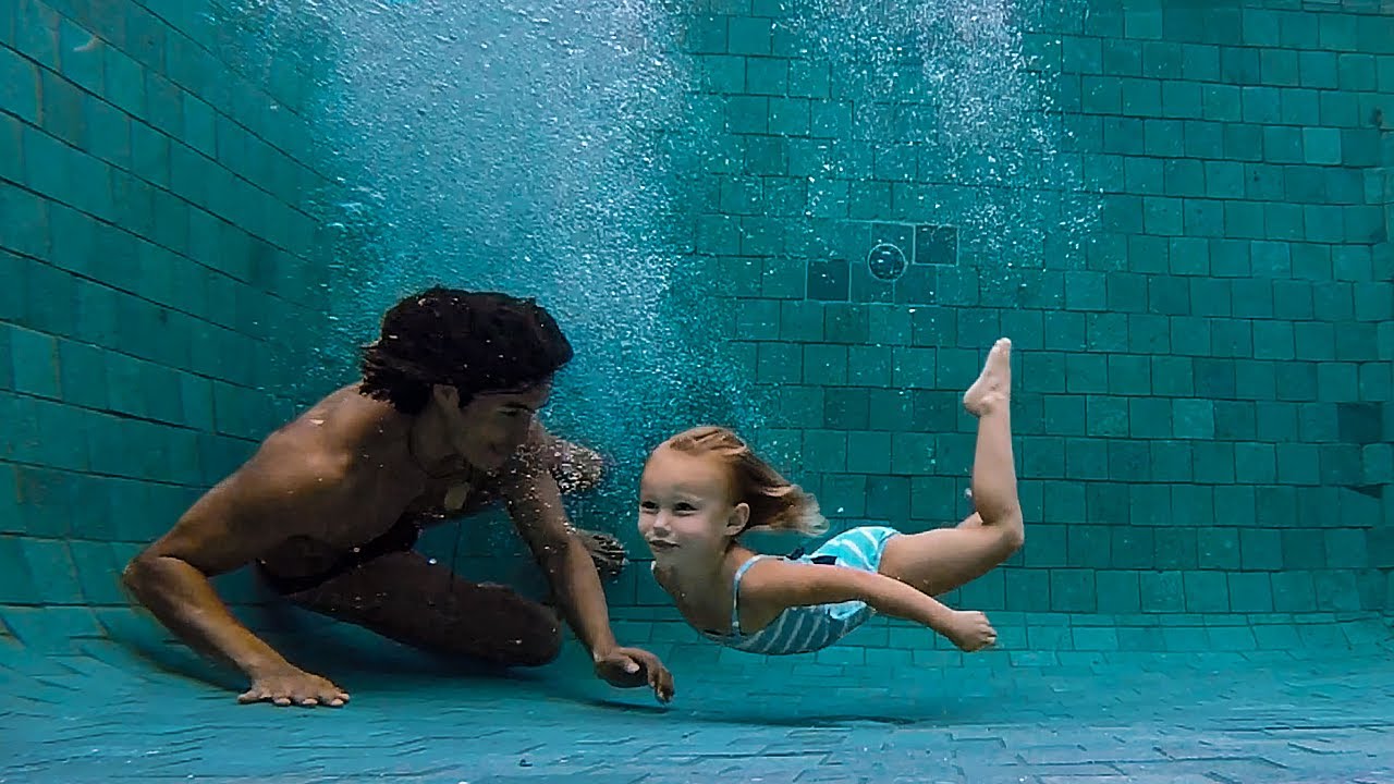 Swimming Lesson: How to Swim Deep Underwater 