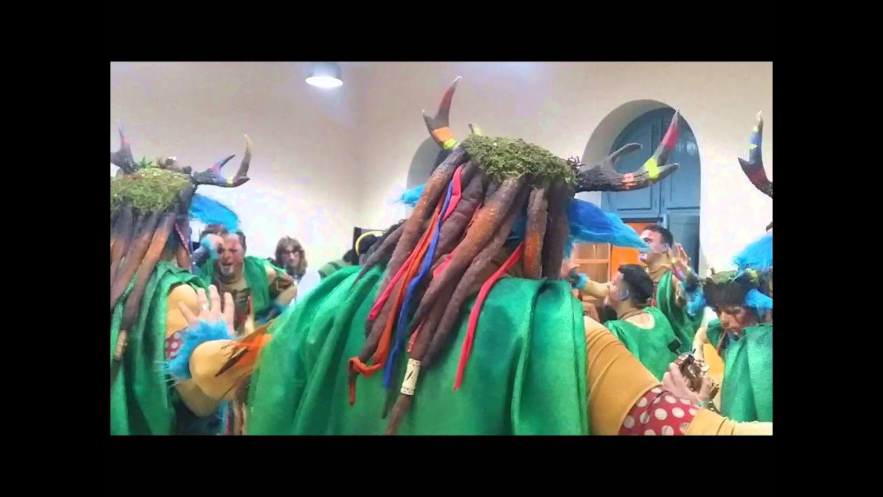 Comparsa El Creador presentación camerinos antes de la final