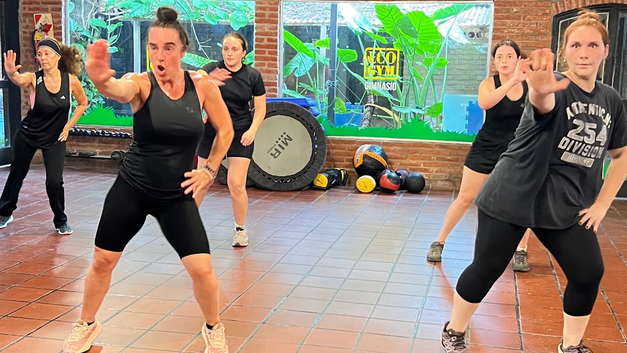 CLASE AEROBAILE EN CASA - DIVERTITE Y ENTRENA CON NOSOTRAS