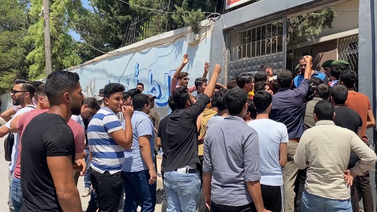 طلاب يعترضون على نتائج امتحانات الثانوية العامة في إعزاز