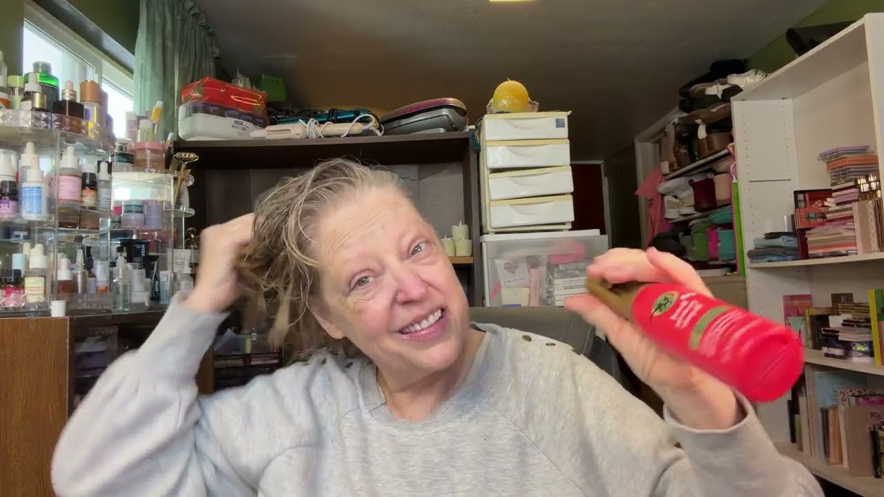 THIS VIDEO HAS NO POINT AND THATS THE POINT. TRIED NEW LOREAL REVITALIFT INSTANT EYE BAG REMOVER 