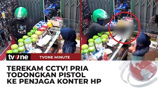 Aksi Pria Berhelm Ojol Todongkan Pistol ke Penjaga Konter HP di Bekasi | tvOne Minute