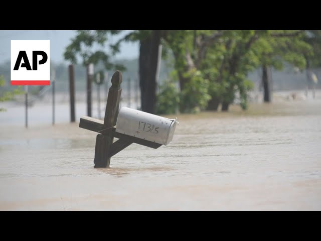 Texas floods: Heavy rains ease around Houston, hundreds evacuated