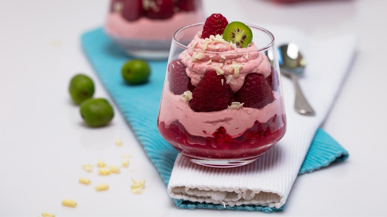 Schnelle Vanille Himbeer Creme mit weißer Schokolade mit dem QimiQ Whip ... Schnelle Vanille Himbeer Creme mit weißer Schokolade mit dem QimiQ Whip ...