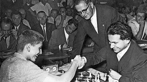 My 60 Memorable Games: Herman Pilnik vs Bobby Fisc...