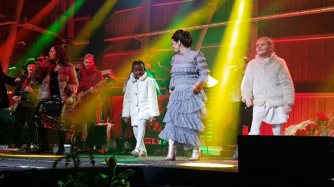 Carola Häggkvist - Oh Santissima - YouTube