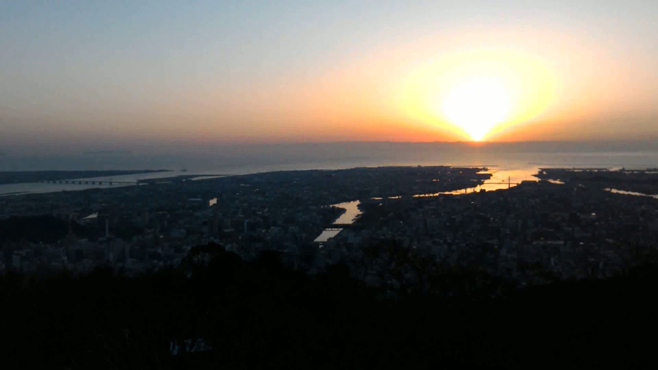 どの方角から見ても眉の形に見える徳島のシンボル 元旦の 初日の出 は眉山で拝もう 眉山 徳島県徳島市 瀬戸内finder