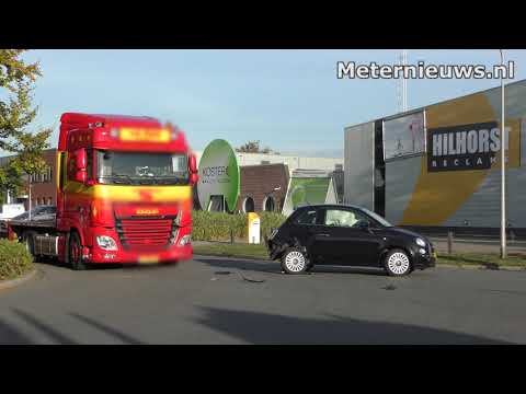 Vrachtwagen en personenauto botsen..Gewonde