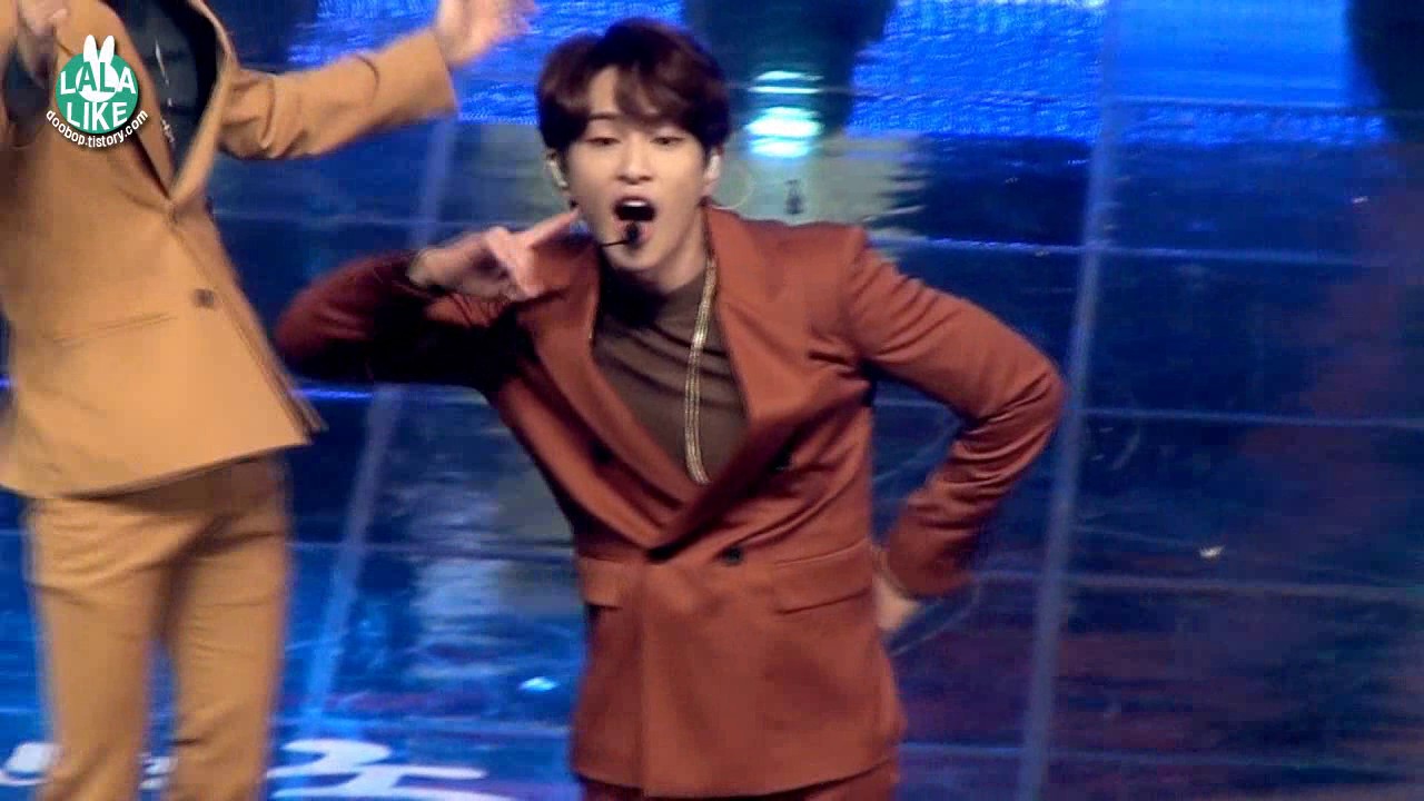 161027 대중문화예술상 SHINee 1 of 1 ONEW focus